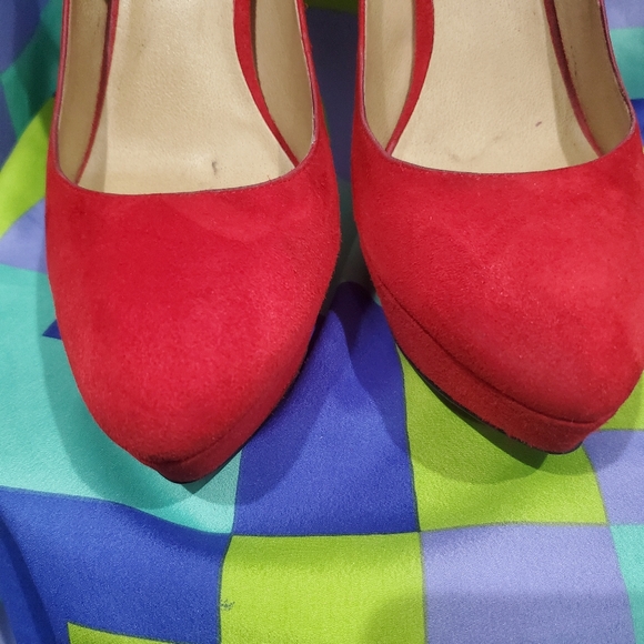 Levity Suede Pump w/Ankle Strap - Picture 4 of 6